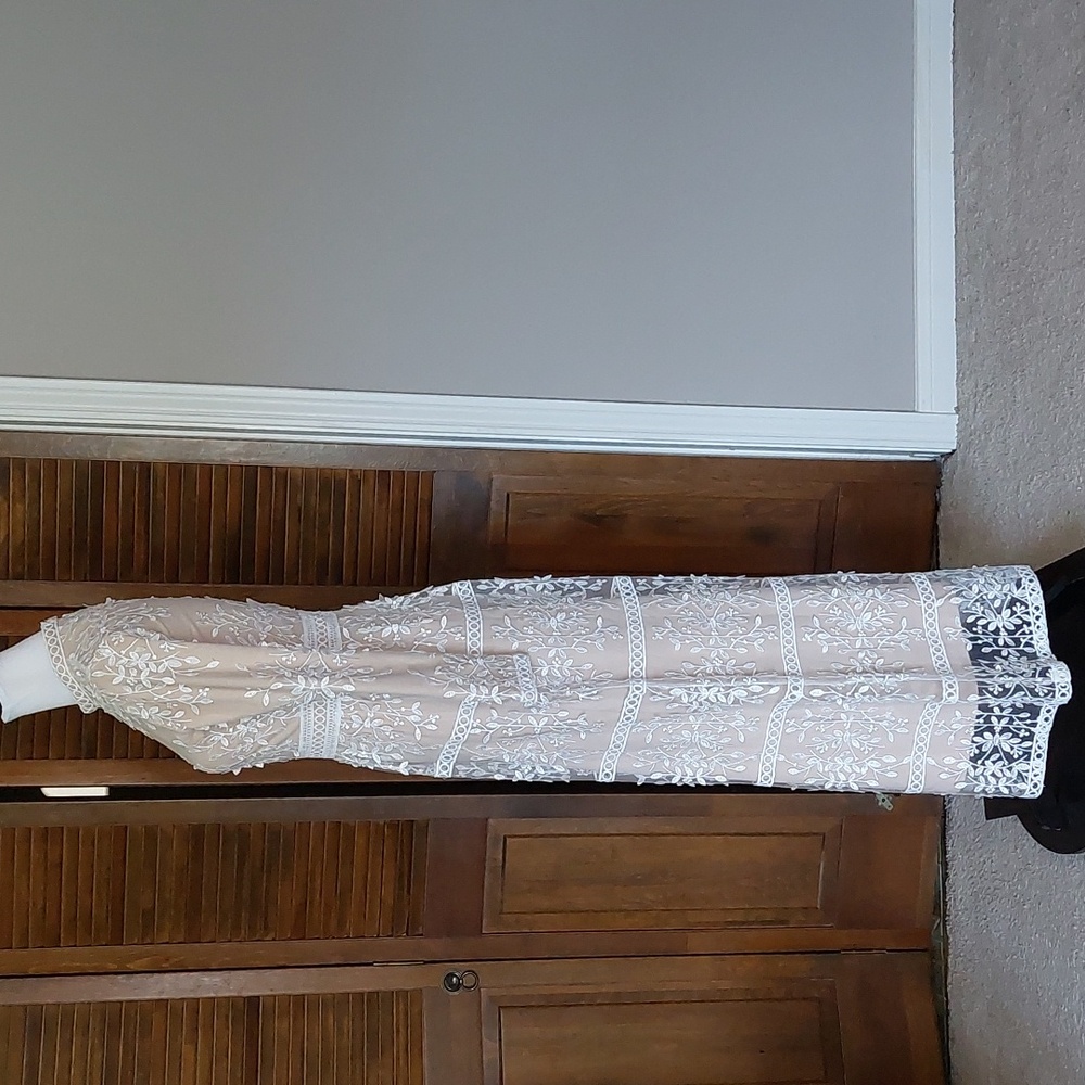 Veiled Collection Cream and White Embroidered Maxi Dress Sz XS - Picture 4 of 17